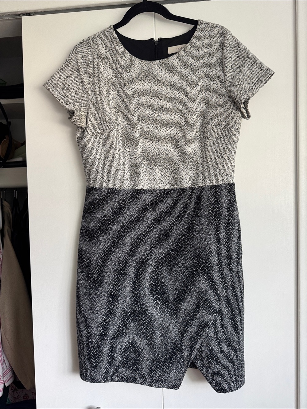 LOFT Two-Tone Gray Short-Sleeve Sheath Dress